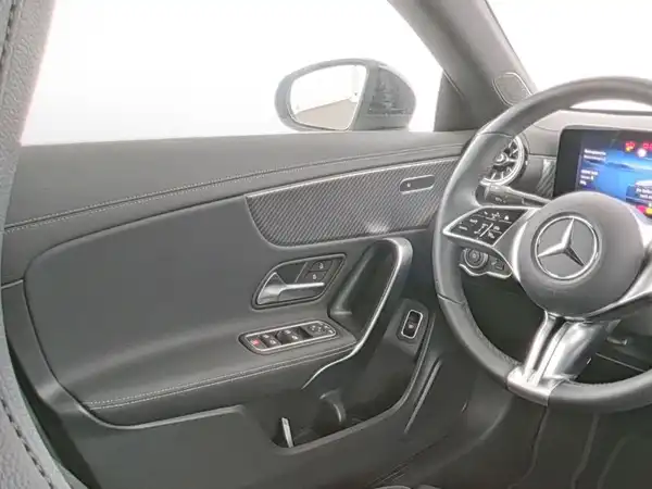 MERCEDES-BENZ CLA 180 (9/10)