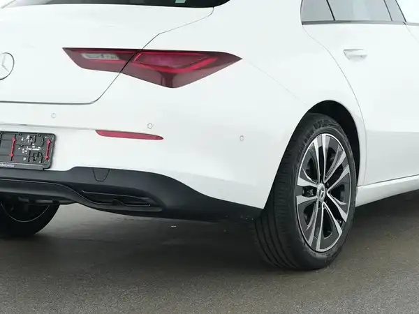 MERCEDES-BENZ CLA 180 (10/10)