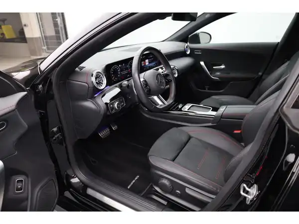 MERCEDES-BENZ CLA 180 (10/10)