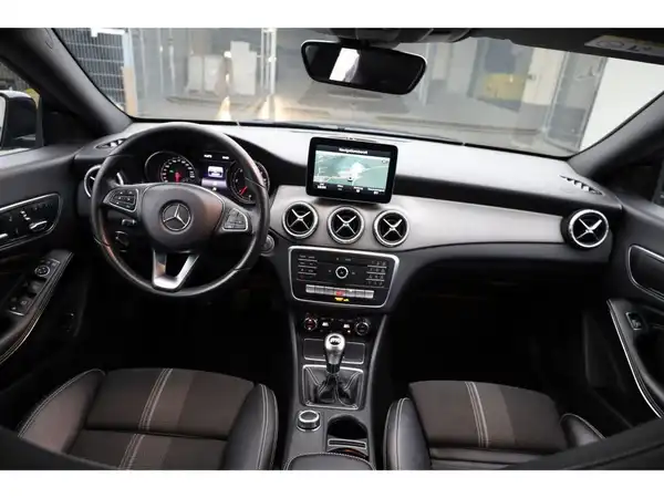 MERCEDES-BENZ CLA 200 d SB (13/22)