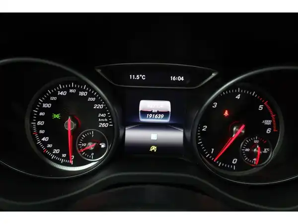 MERCEDES-BENZ CLA 200 d SB (15/22)