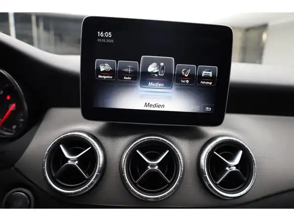 MERCEDES-BENZ CLA 200 d SB (18/22)