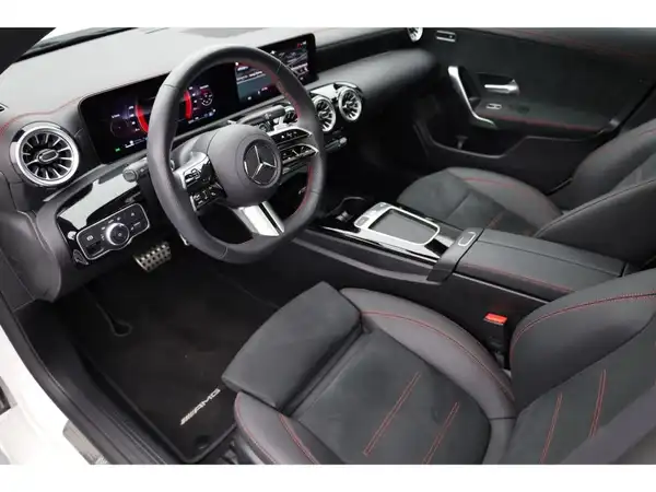 MERCEDES-BENZ CLA 200 (11/22)