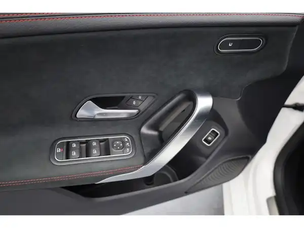 MERCEDES-BENZ CLA 200 (12/22)