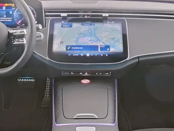 MERCEDES-BENZ E 220 T d (6/10)