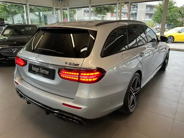 MERCEDES-BENZ E 63 T S 4M+ (5/28)