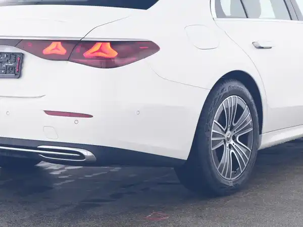 MERCEDES-BENZ E 220 d (5/10)
