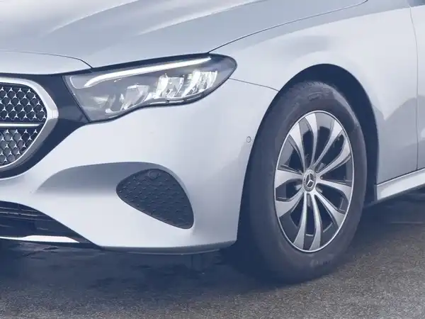 MERCEDES-BENZ E 220 T d (4/10)