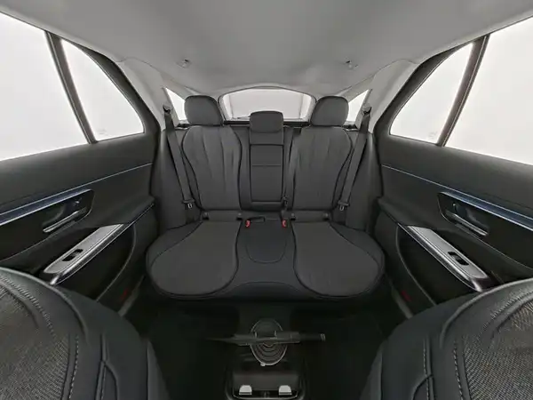 MERCEDES-BENZ E 220 T d (9/10)