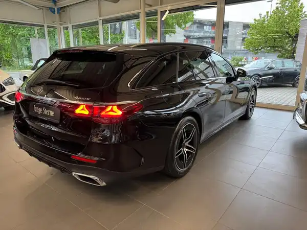 MERCEDES-BENZ E 200 T 4M (3/19)