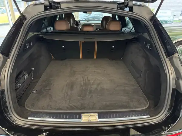 MERCEDES-BENZ E 200 T 4M (8/19)