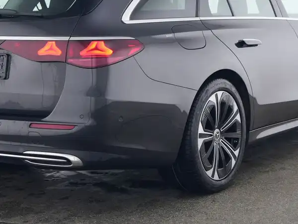 MERCEDES-BENZ E 220 T d (5/10)