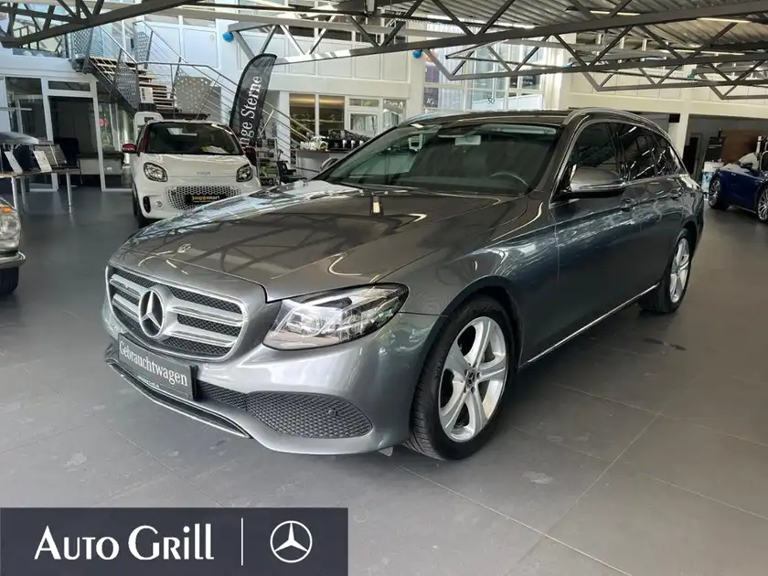MERCEDES-BENZ E 220 d 4MATIC T-Modell (1/23)