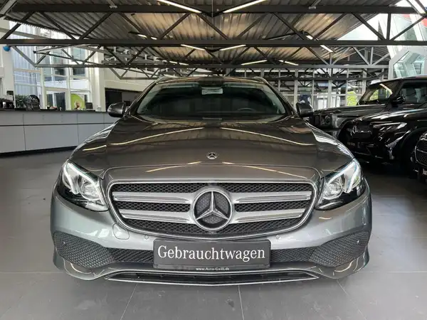 MERCEDES-BENZ E 220 d 4MATIC T-Modell (2/23)