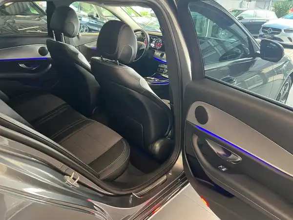 MERCEDES-BENZ E 220 d 4MATIC T-Modell (11/23)