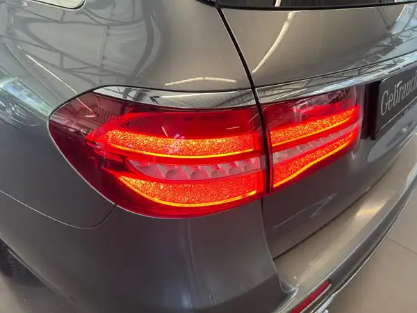 MERCEDES-BENZ E 220 d 4MATIC T-Modell (13/23)