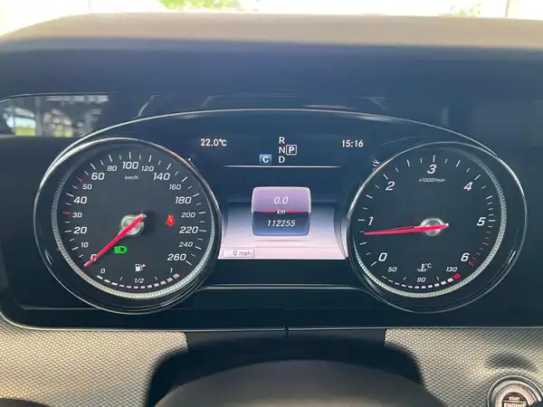 MERCEDES-BENZ E 220 d 4MATIC T-Modell (17/23)
