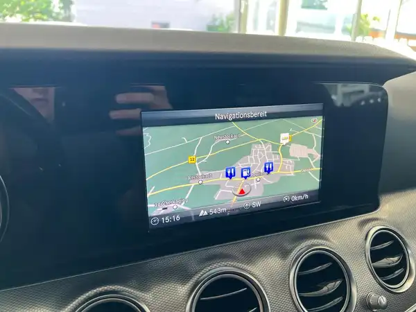 MERCEDES-BENZ E 220 d 4MATIC T-Modell (18/23)