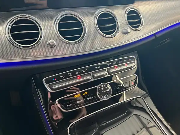 MERCEDES-BENZ E 220 d 4MATIC T-Modell (20/23)