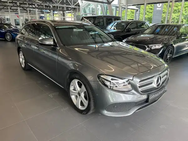 MERCEDES-BENZ E 220 d 4MATIC T-Modell (3/23)