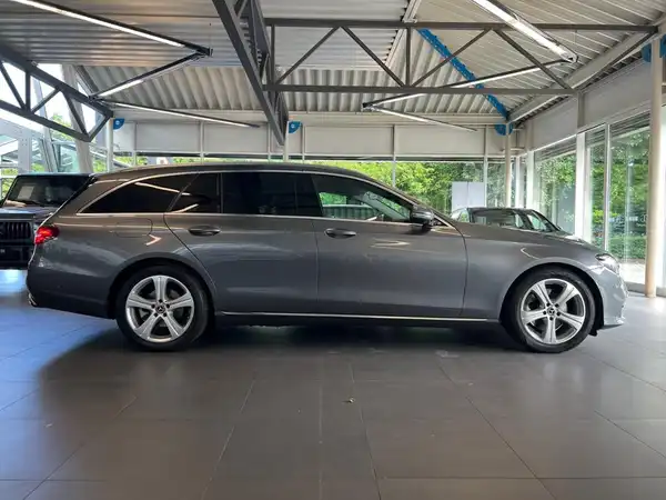 MERCEDES-BENZ E 220 d 4MATIC T-Modell (4/23)