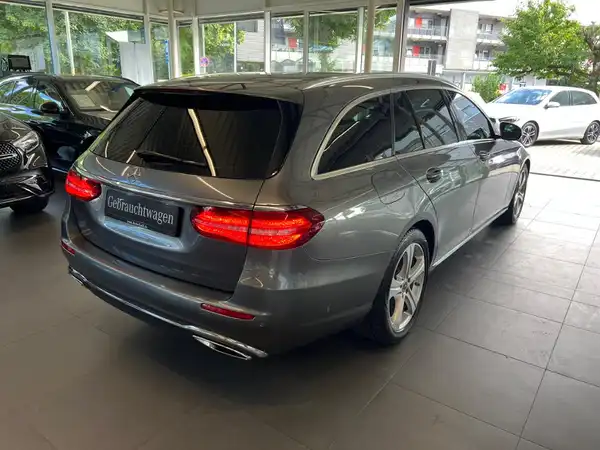 MERCEDES-BENZ E 220 d 4MATIC T-Modell (5/23)