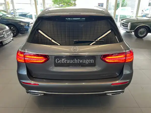 MERCEDES-BENZ E 220 d 4MATIC T-Modell (6/23)