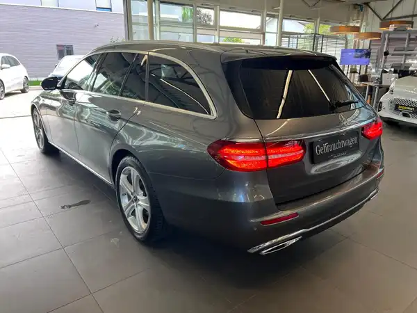 MERCEDES-BENZ E 220 d 4MATIC T-Modell (7/23)