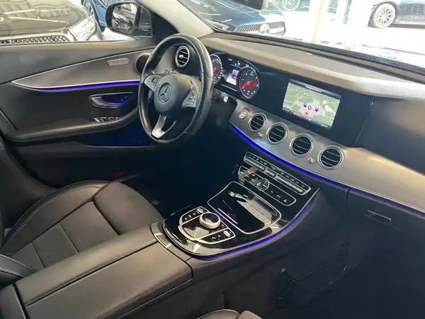 MERCEDES-BENZ E 220 d 4MATIC T-Modell (9/23)