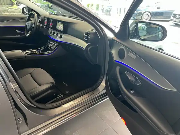 MERCEDES-BENZ E 220 d 4MATIC T-Modell (10/23)
