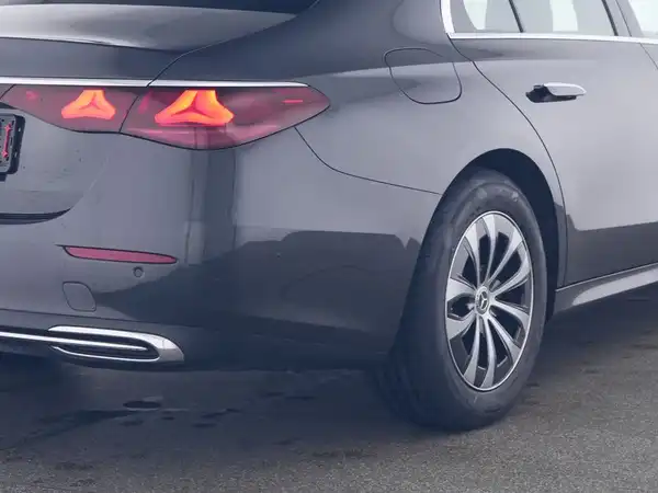 MERCEDES-BENZ E 220 d (5/10)