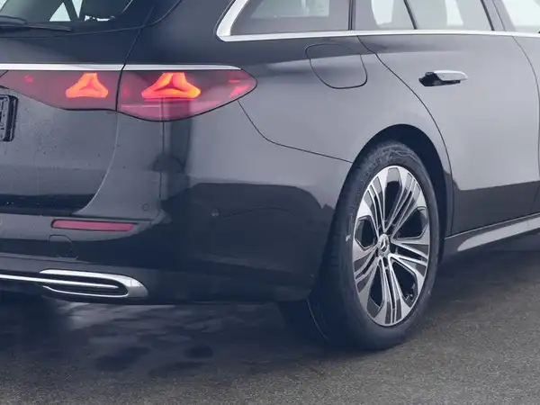 MERCEDES-BENZ E 220 T d (5/10)