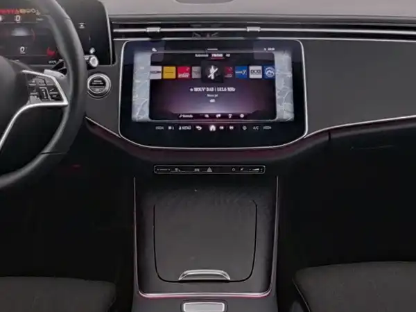 MERCEDES-BENZ E 220 T d (6/10)