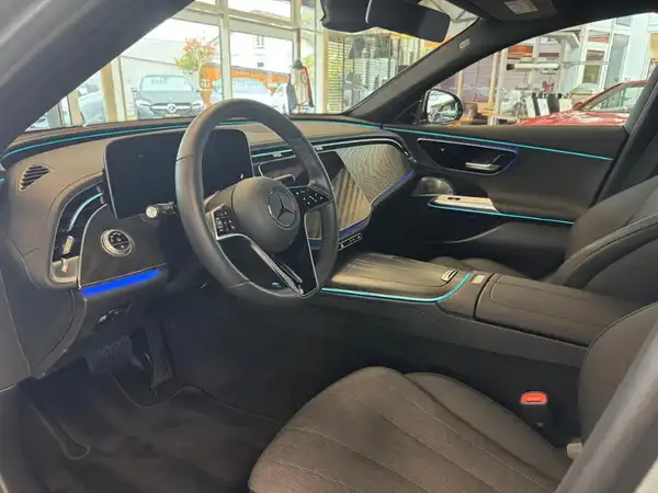 MERCEDES-BENZ E 220 d T (8/19)