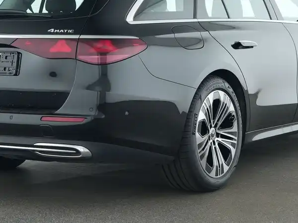 MERCEDES-BENZ E 220 T d 4M (5/10)