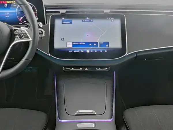 MERCEDES-BENZ E 220 T d 4M (8/10)