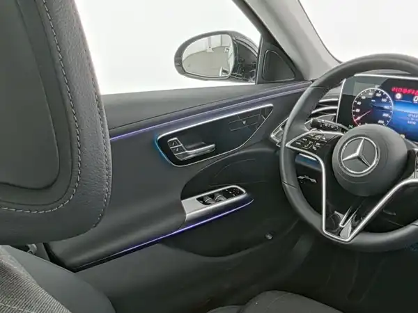 MERCEDES-BENZ E 220 T d 4M (9/10)