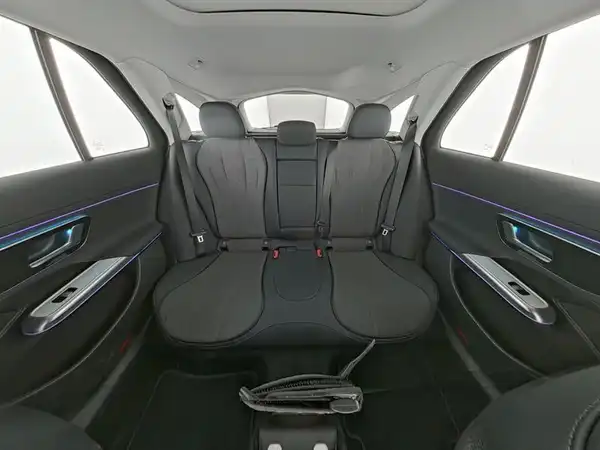 MERCEDES-BENZ E 220 T d 4M (10/10)