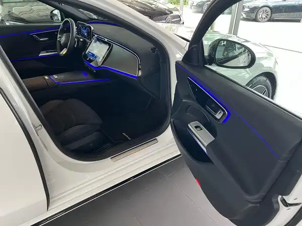 MERCEDES-BENZ E 220 T d (11/26)