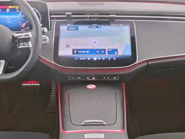 MERCEDES-BENZ E 220 T d (6/10)