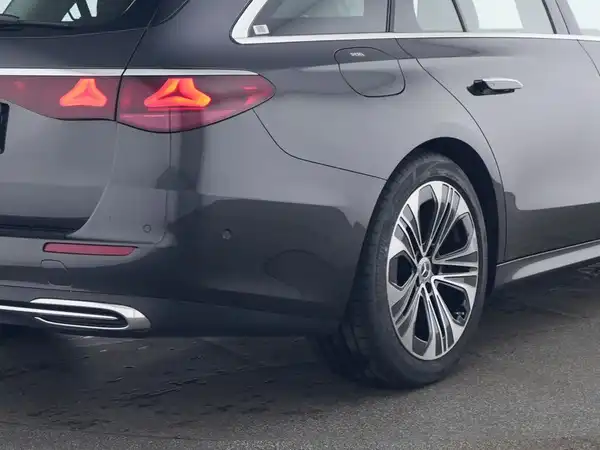 MERCEDES-BENZ E 220 T d (5/10)