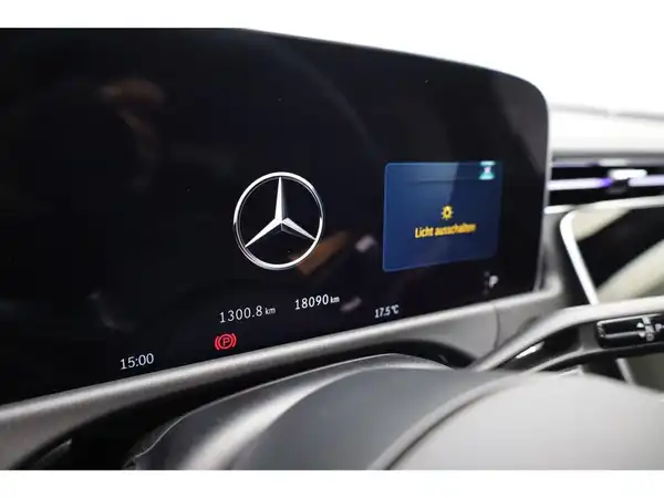 MERCEDES-BENZ E 220 T d (11/25)