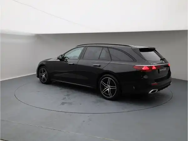 MERCEDES-BENZ E 220 T d (4/25)