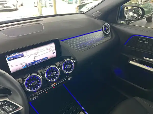 MERCEDES-BENZ EQA 300 4M (20/25)