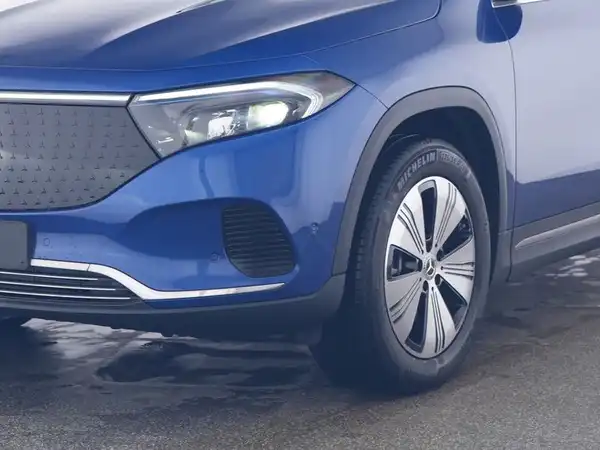 MERCEDES-BENZ EQA 300 4M (3/9)