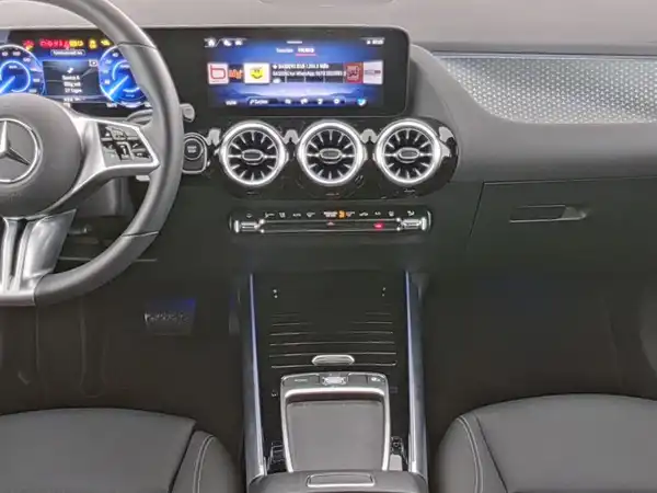 MERCEDES-BENZ EQA 300 4M (4/9)