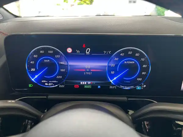 MERCEDES-BENZ EQA 250 (17/29)