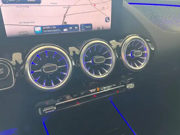 MERCEDES-BENZ EQA 250 (21/29)