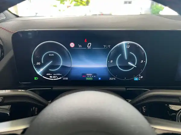 MERCEDES-BENZ EQA 250 (26/29)