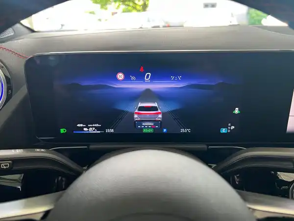 MERCEDES-BENZ EQA 250 (28/29)